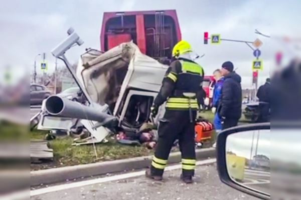 В Новой Москве мусоровоз раздавил водителя Volkswagen